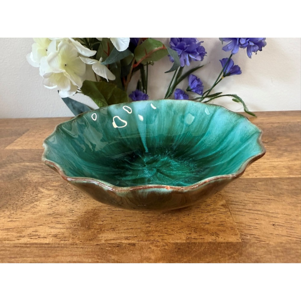 Vintage Blue Mountain Pottery Scalloped Bowl – Green Drip Glaze Retro Decor‎